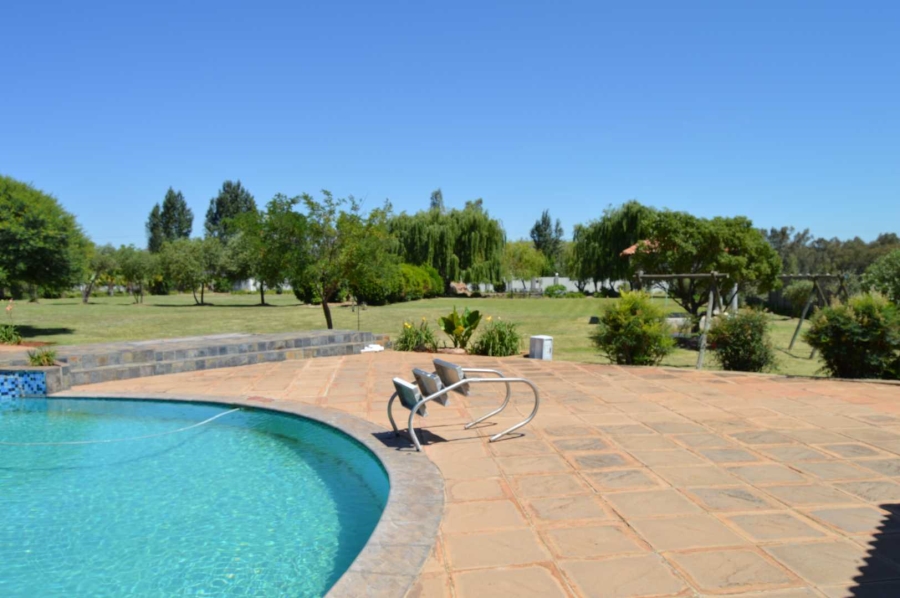 6 Bedroom Property for Sale in Blue Saddle Ranches Gauteng