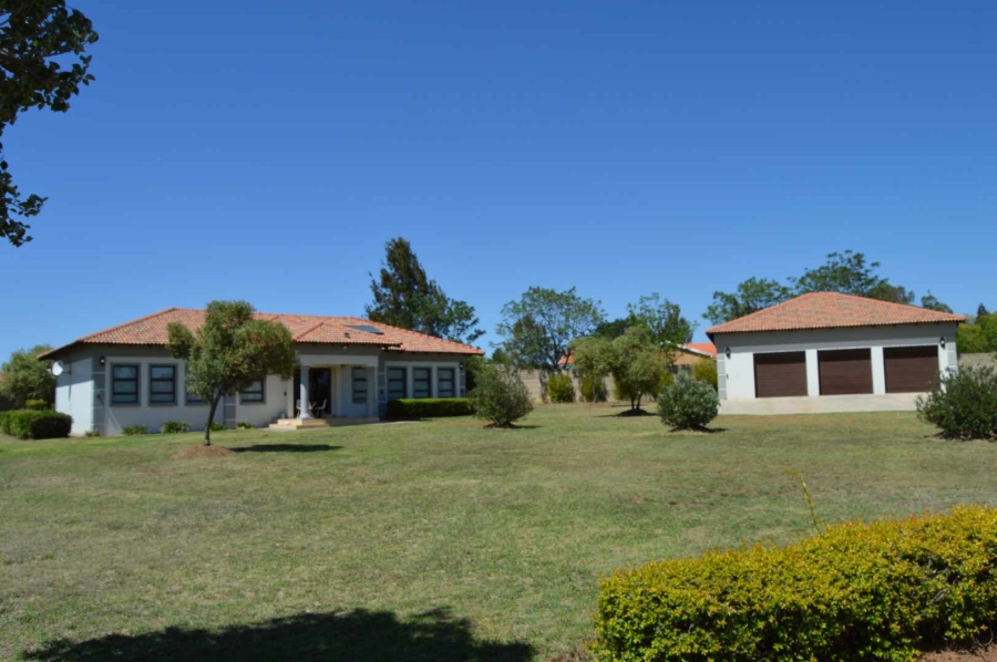 6 Bedroom Property for Sale in Blue Saddle Ranches Gauteng