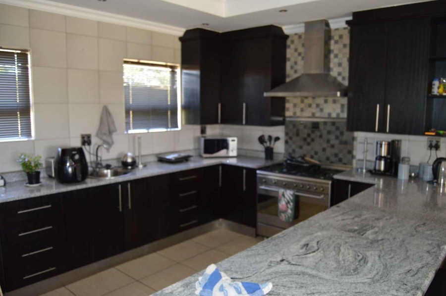 6 Bedroom Property for Sale in Blue Saddle Ranches Gauteng