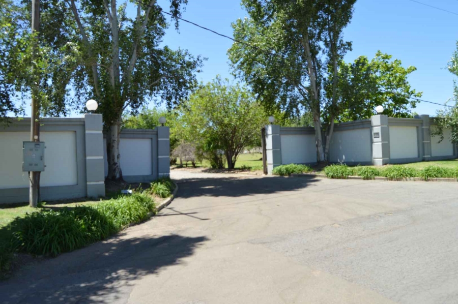 6 Bedroom Property for Sale in Blue Saddle Ranches Gauteng