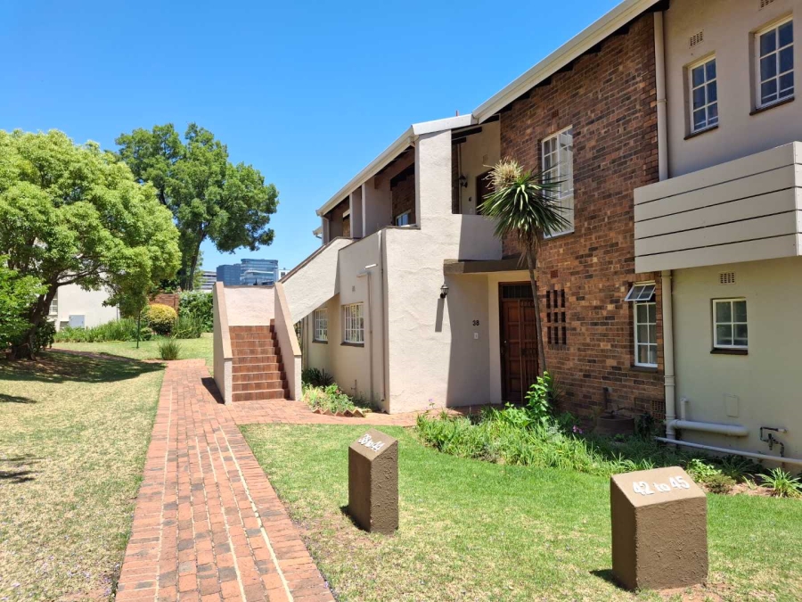 To Let 2 Bedroom Property for Rent in Sandown Gauteng