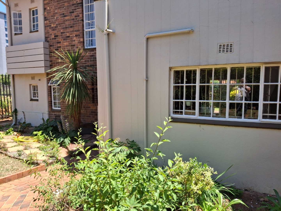 To Let 2 Bedroom Property for Rent in Sandown Gauteng