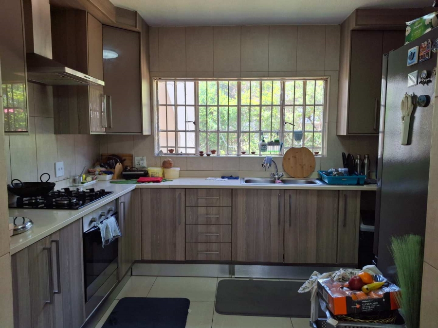 To Let 2 Bedroom Property for Rent in Sandown Gauteng