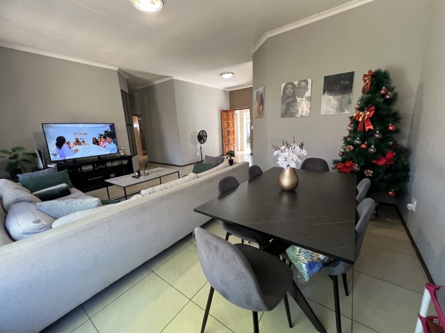 To Let 3 Bedroom Property for Rent in North Riding Gauteng