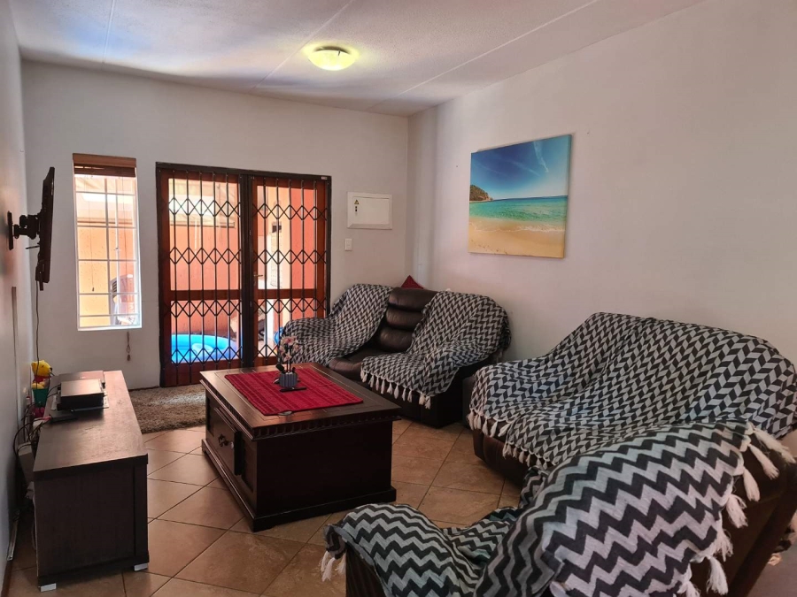 To Let 3 Bedroom Property for Rent in Glen Marais Gauteng