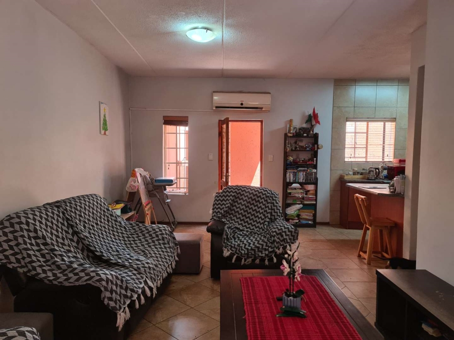 To Let 3 Bedroom Property for Rent in Glen Marais Gauteng