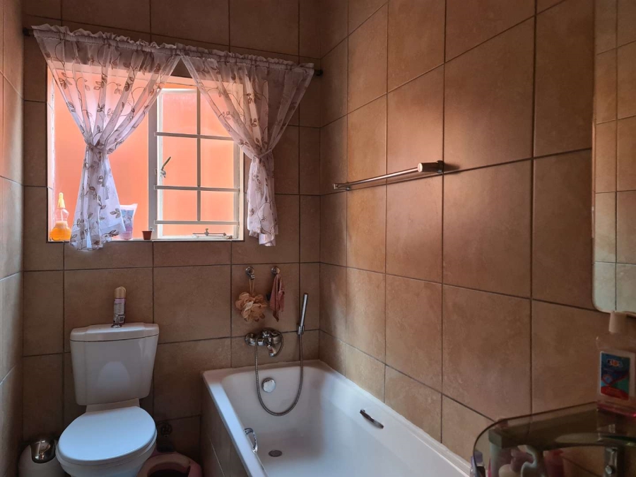 To Let 3 Bedroom Property for Rent in Glen Marais Gauteng