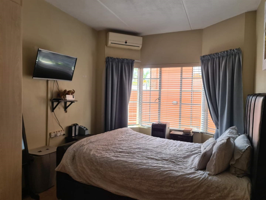 To Let 3 Bedroom Property for Rent in Glen Marais Gauteng