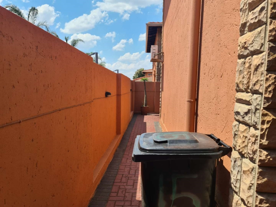 To Let 3 Bedroom Property for Rent in Glen Marais Gauteng