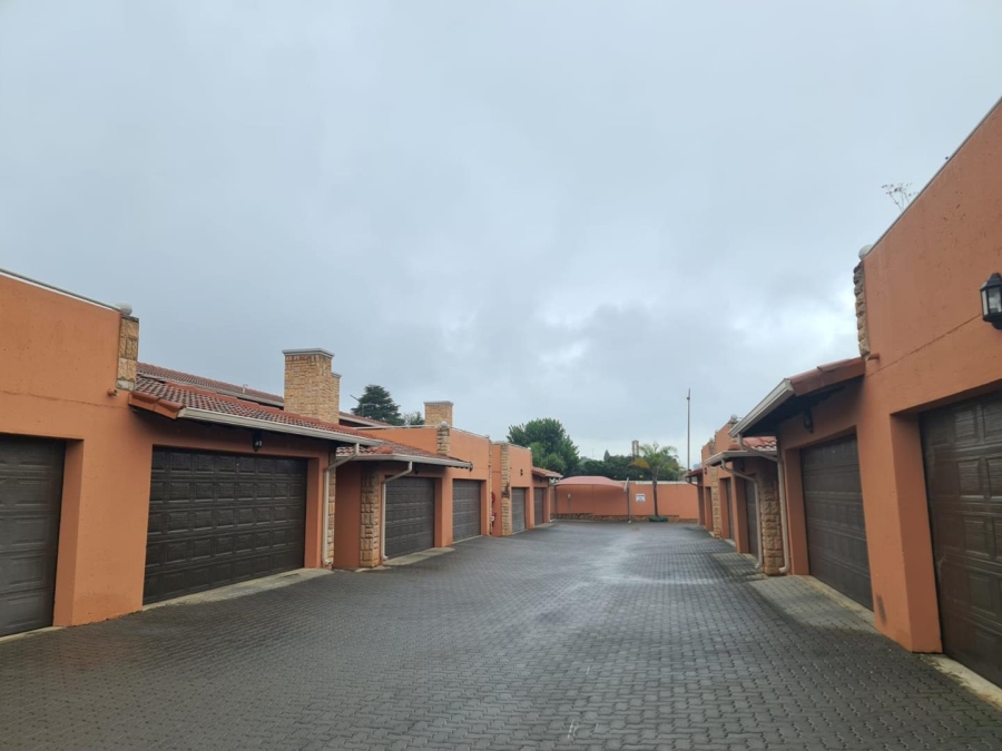 To Let 3 Bedroom Property for Rent in Glen Marais Gauteng