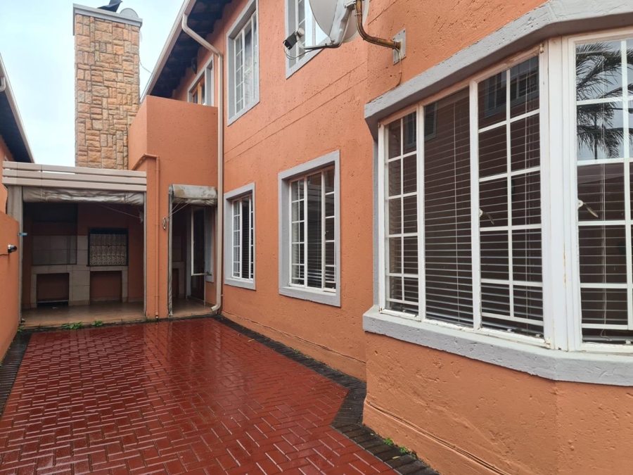 To Let 3 Bedroom Property for Rent in Glen Marais Gauteng