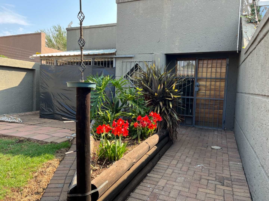 To Let 2 Bedroom Property for Rent in Albertville Gauteng