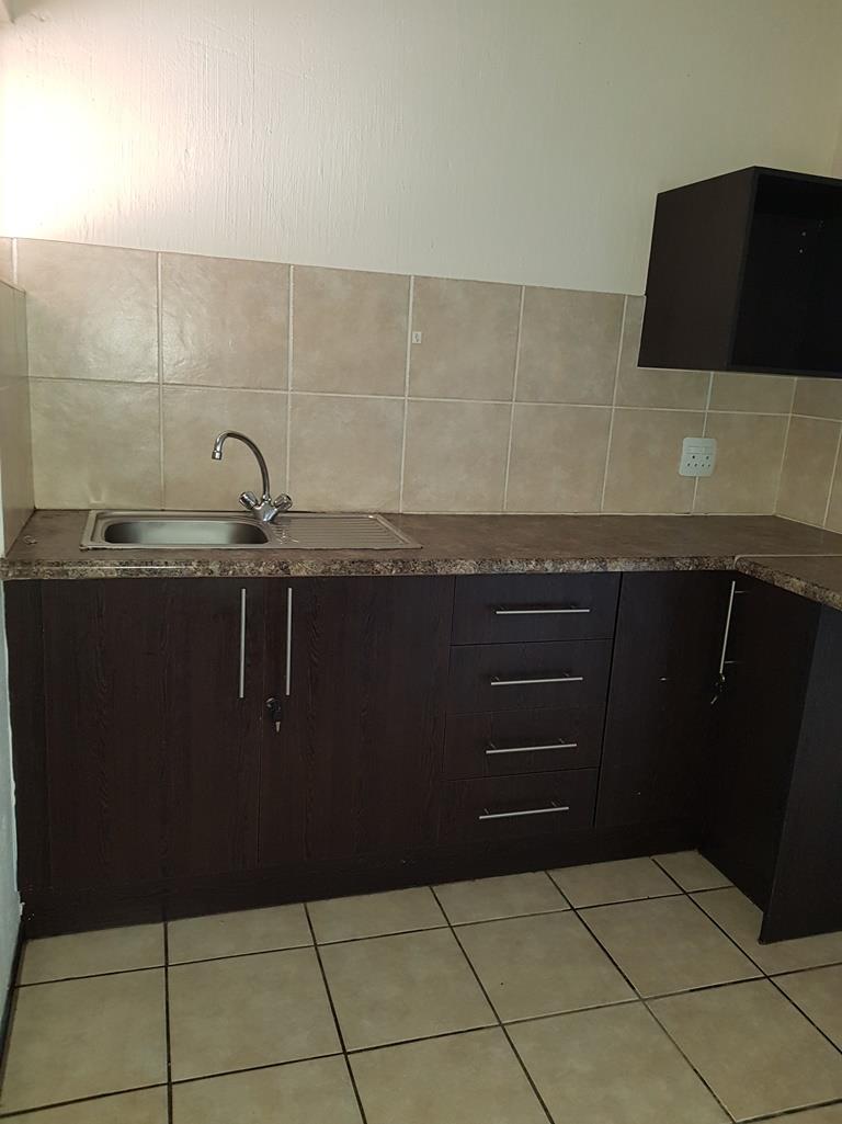 To Let 1 Bedroom Property for Rent in Ruimsig Gauteng