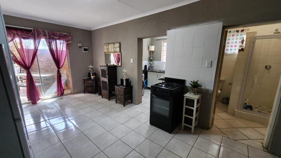 To Let 1 Bedroom Property for Rent in Mnandi Gauteng