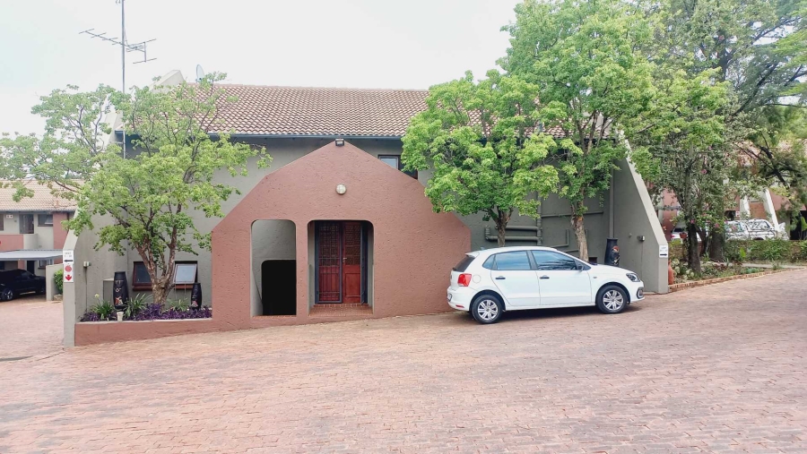 2 Bedroom Property for Sale in Sunninghill Gauteng