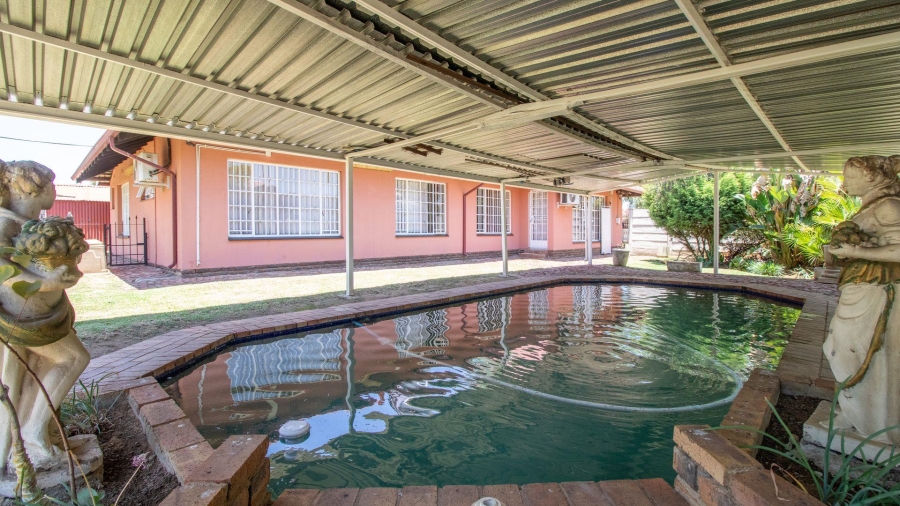 3 Bedroom Property for Sale in Mackenzie Park Gauteng