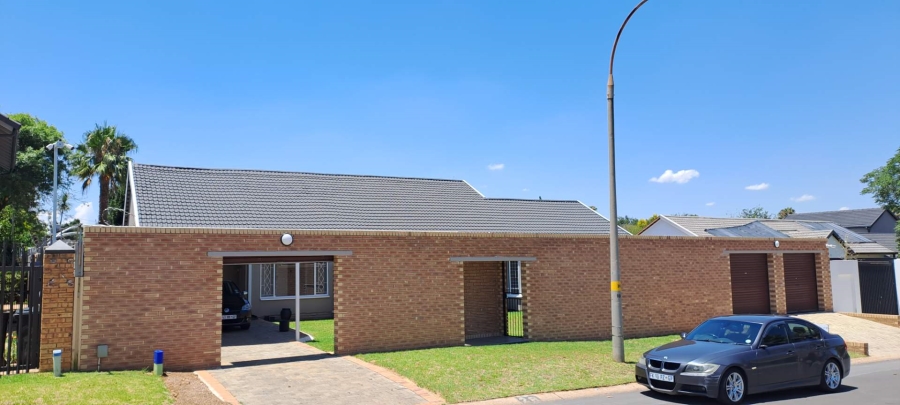 3 Bedroom Property for Sale in Brackendowns Gauteng