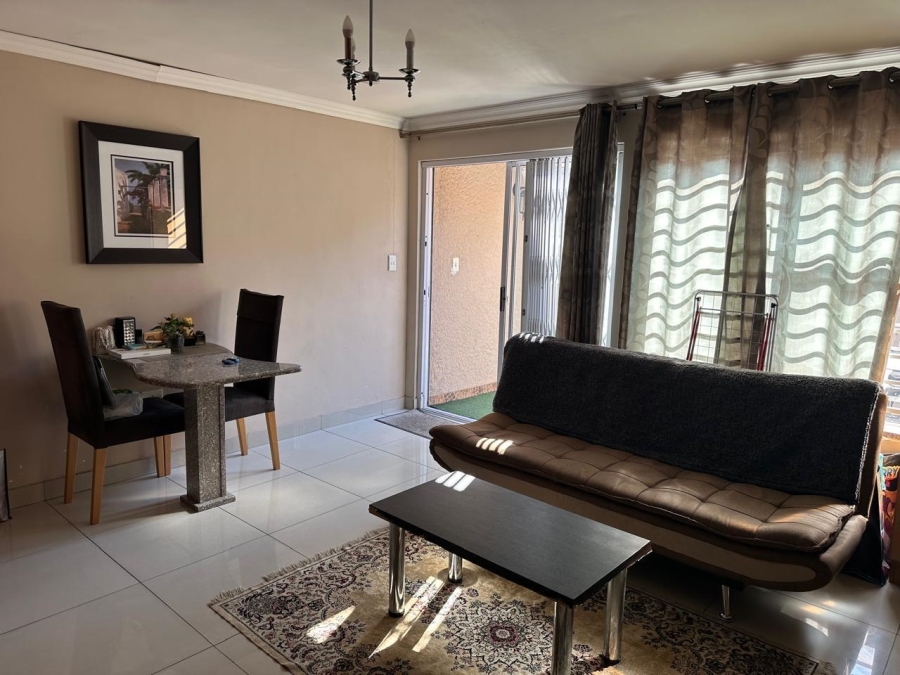 To Let 1 Bedroom Property for Rent in Hurlingham Gauteng