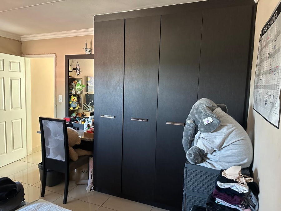 To Let 1 Bedroom Property for Rent in Hurlingham Gauteng