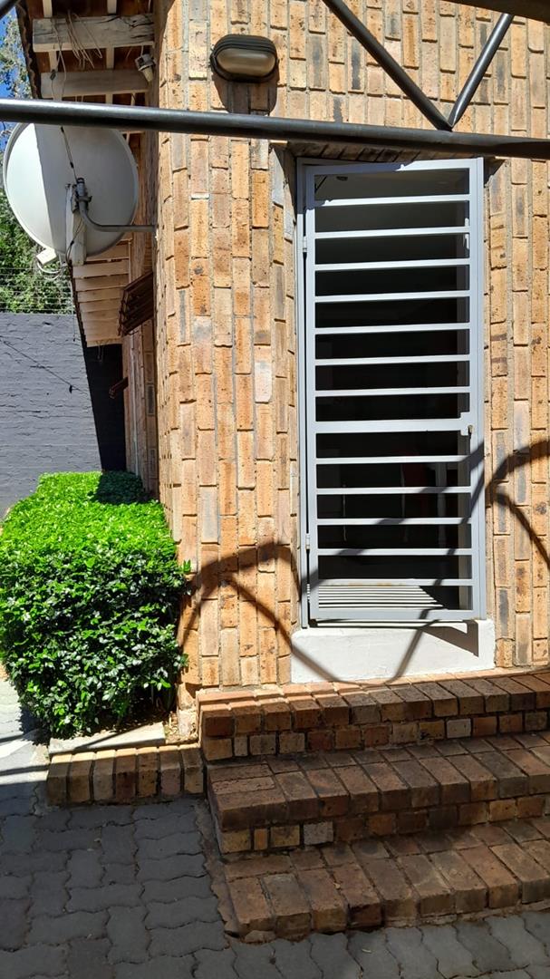 To Let 1 Bedroom Property for Rent in Rosebank Gauteng