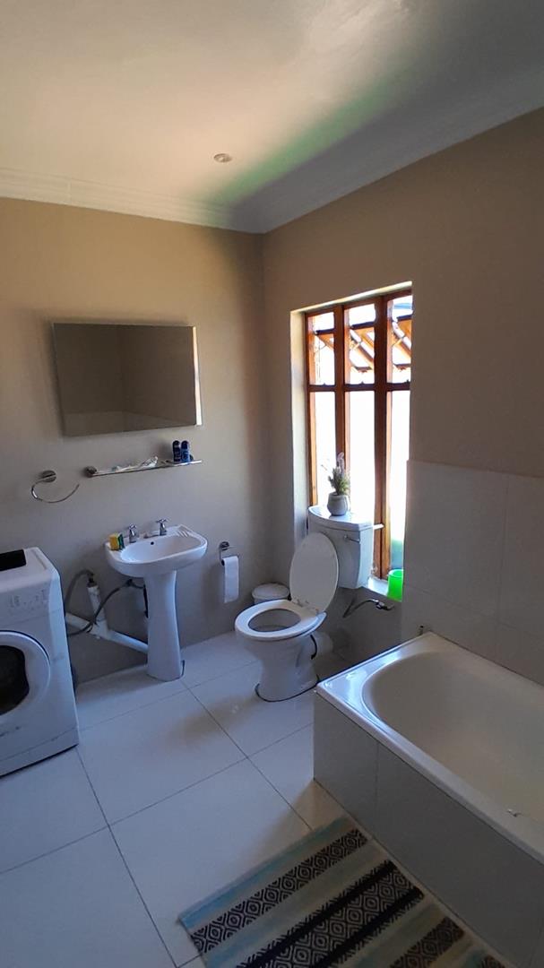 To Let 1 Bedroom Property for Rent in Rosebank Gauteng