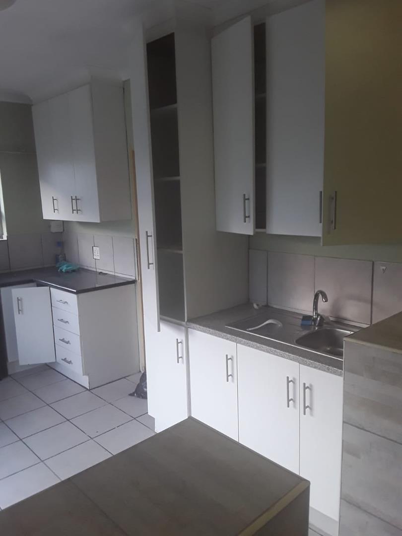 To Let 6 Bedroom Property for Rent in Dersley Gauteng