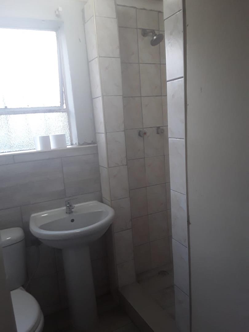 To Let 6 Bedroom Property for Rent in Dersley Gauteng