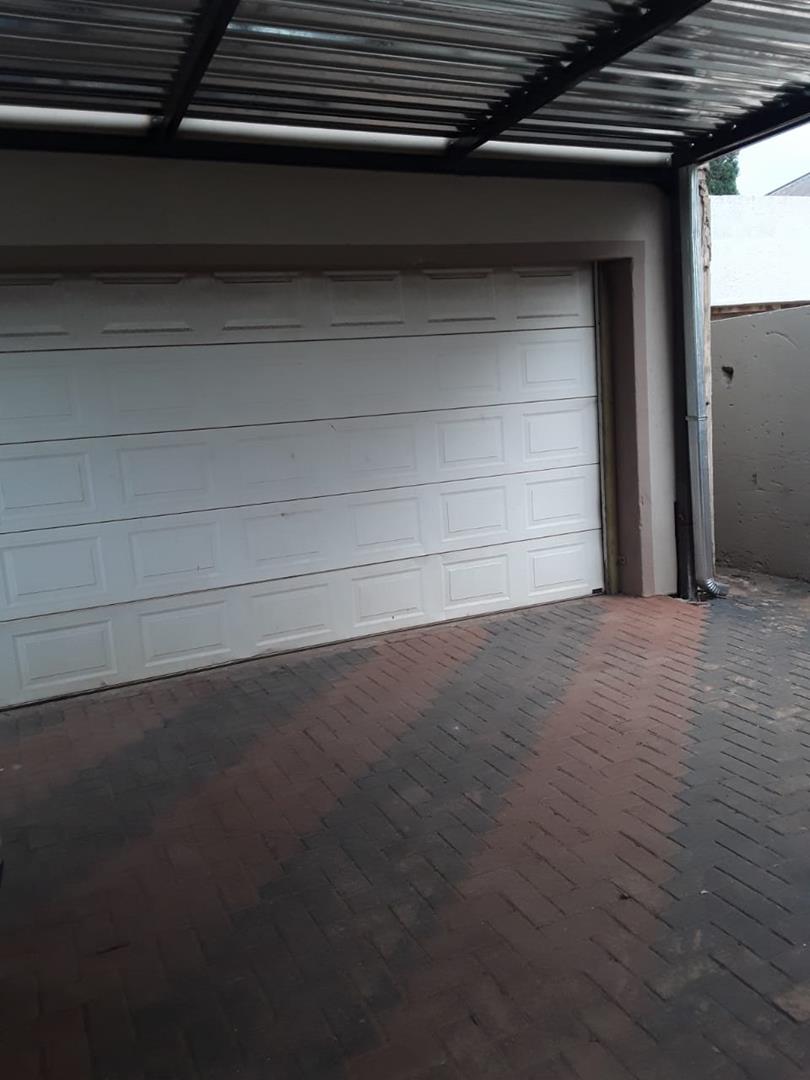 To Let 6 Bedroom Property for Rent in Dersley Gauteng