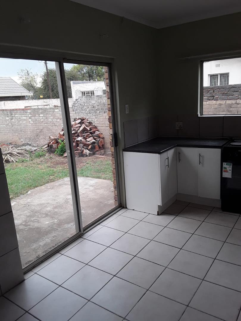 To Let 6 Bedroom Property for Rent in Dersley Gauteng