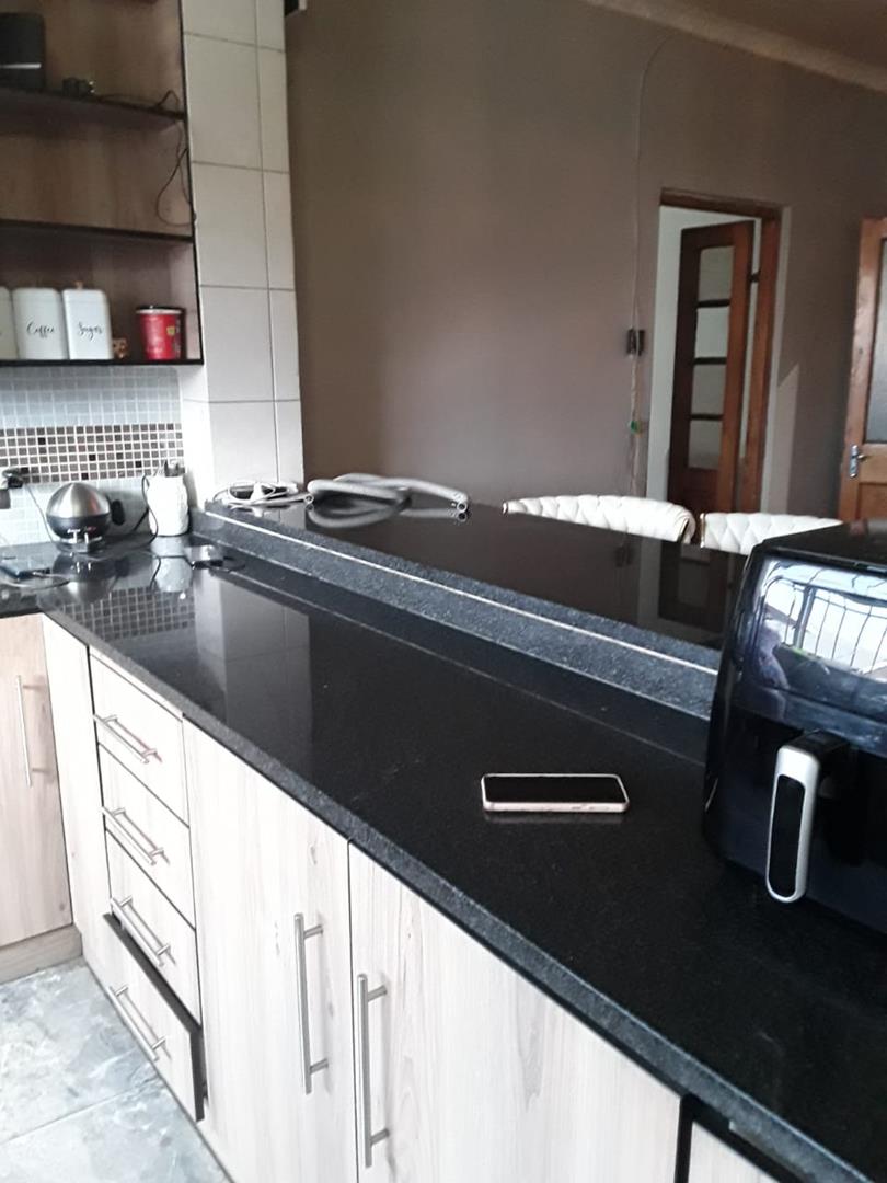 To Let 6 Bedroom Property for Rent in Dersley Gauteng