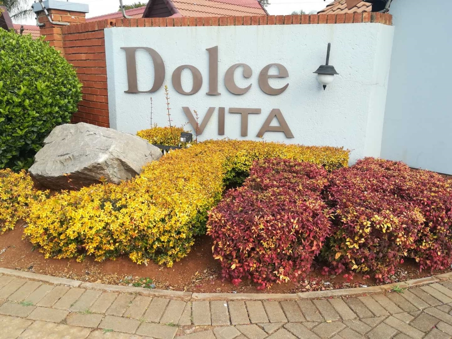 To Let 2 Bedroom Property for Rent in Die Hoewes Gauteng