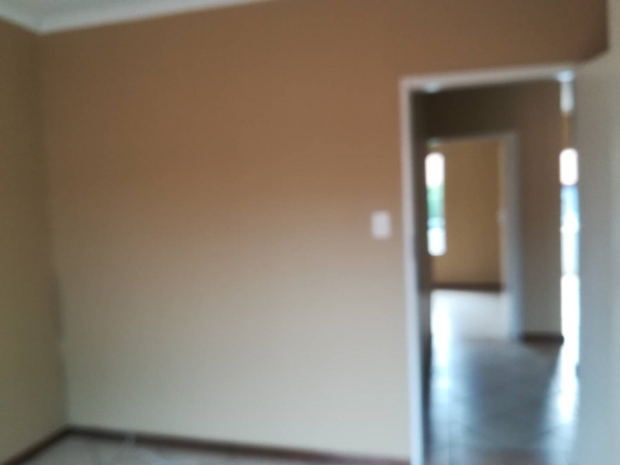 To Let 2 Bedroom Property for Rent in Die Hoewes Gauteng