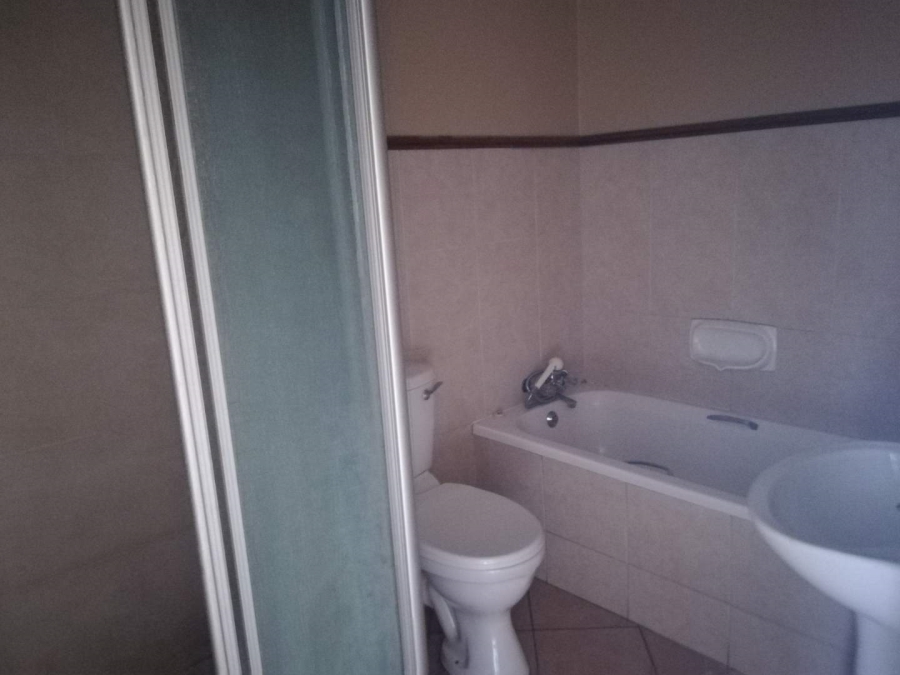 To Let 2 Bedroom Property for Rent in Die Hoewes Gauteng