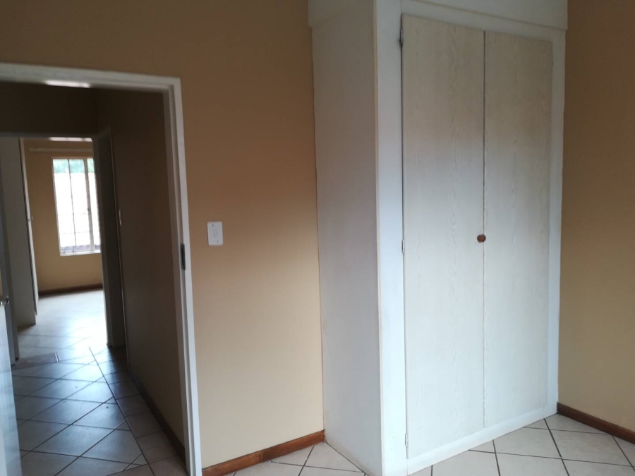 To Let 2 Bedroom Property for Rent in Die Hoewes Gauteng