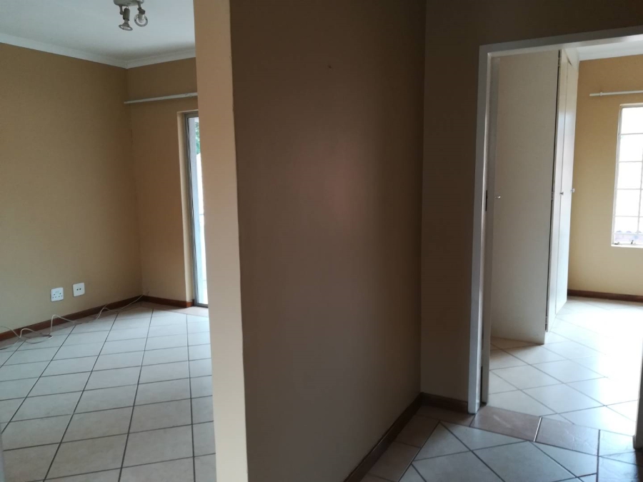 To Let 2 Bedroom Property for Rent in Die Hoewes Gauteng