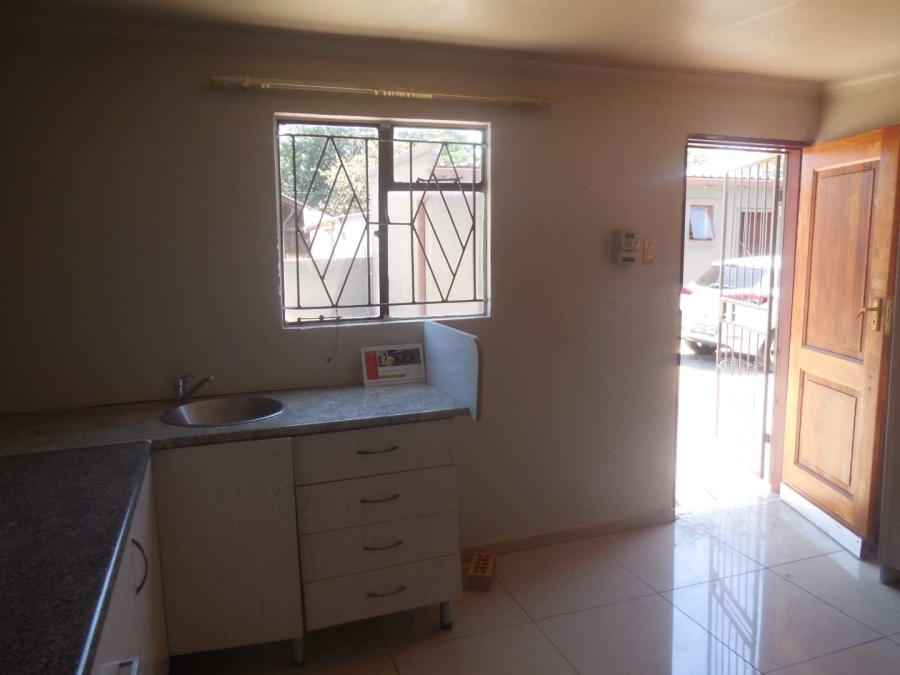 To Let 1 Bedroom Property for Rent in East Lynne Gauteng