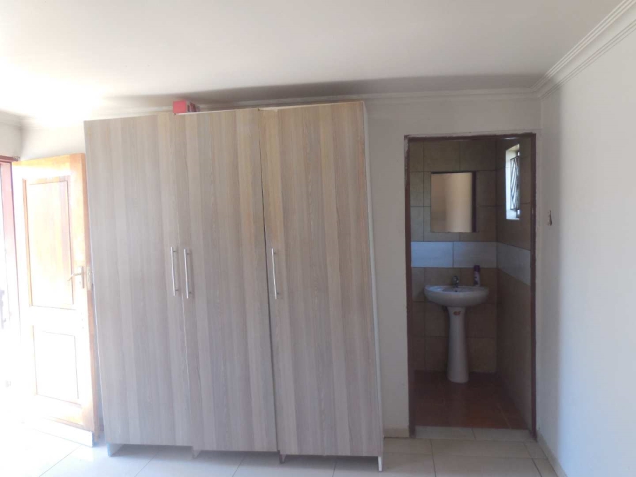 To Let 1 Bedroom Property for Rent in East Lynne Gauteng