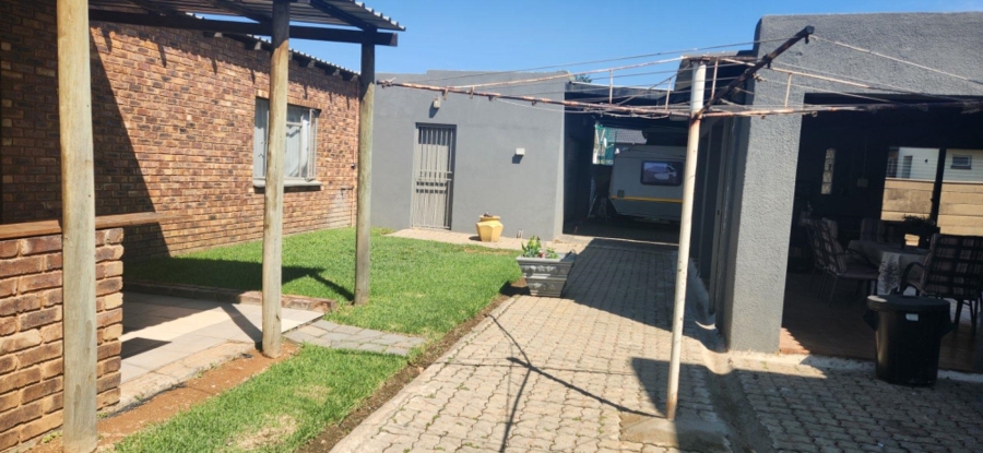 3 Bedroom Property for Sale in General Albertspark Gauteng