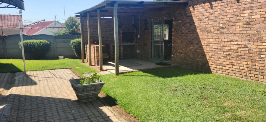 3 Bedroom Property for Sale in General Albertspark Gauteng