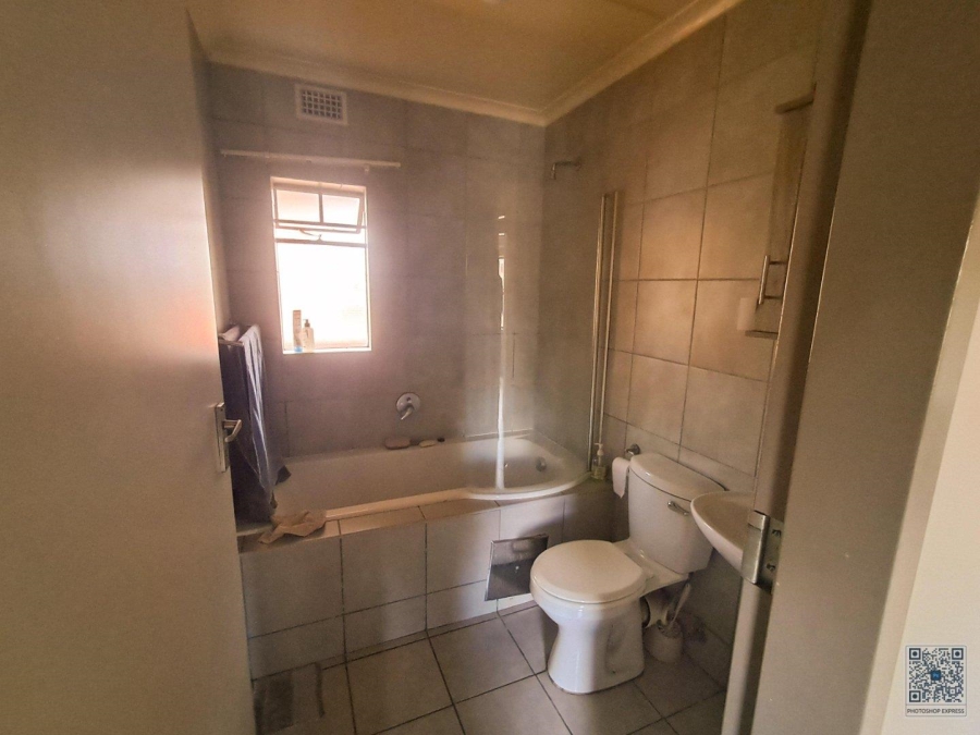 2 Bedroom Property for Sale in Heuweloord Gauteng