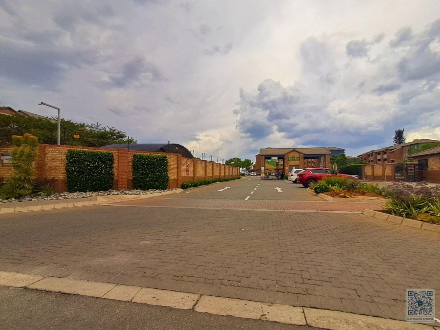 2 Bedroom Property for Sale in Heuweloord Gauteng