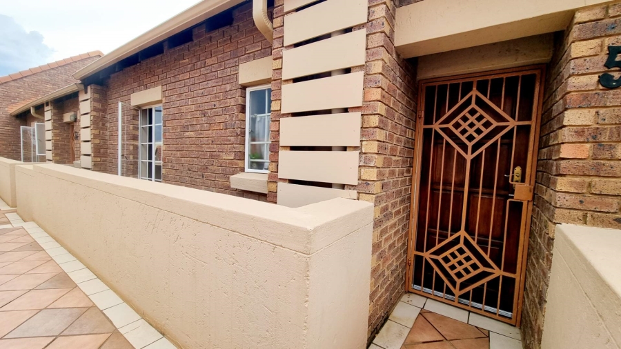 2 Bedroom Property for Sale in Mooikloof Ridge Gauteng