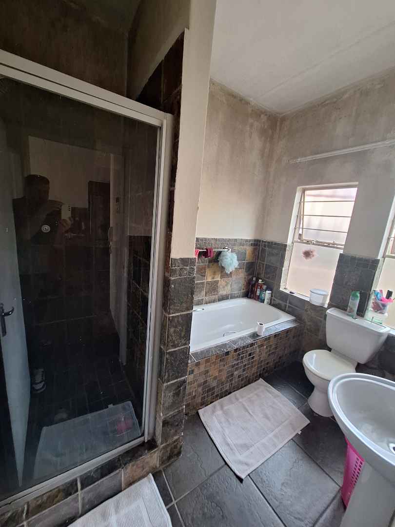 To Let 1 Bedroom Property for Rent in Sundowner Gauteng