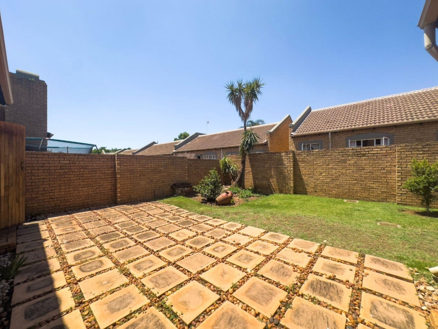 To Let 3 Bedroom Property for Rent in Equestria Gauteng