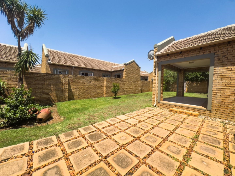 To Let 3 Bedroom Property for Rent in Equestria Gauteng