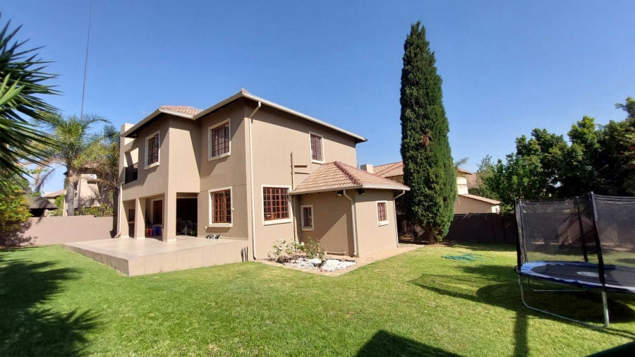 To Let 4 Bedroom Property for Rent in Fourways Gauteng