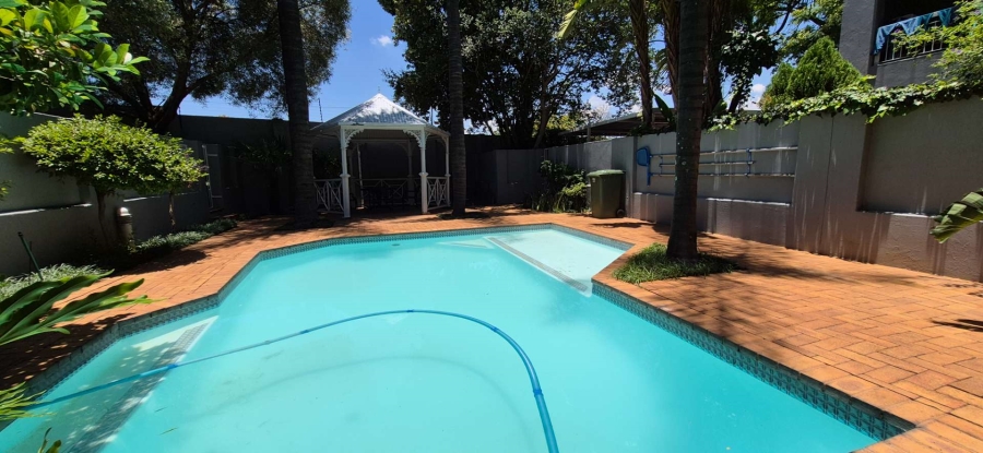 To Let 2 Bedroom Property for Rent in Illovo Gauteng