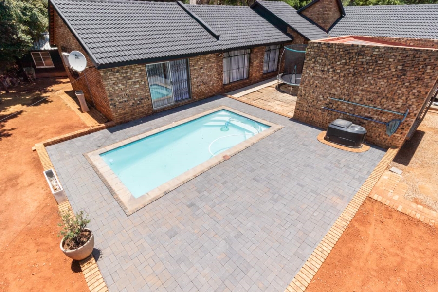 3 Bedroom Property for Sale in Little Falls Gauteng