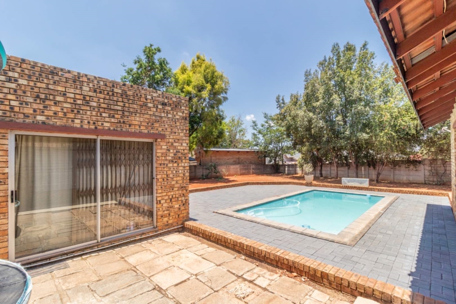 3 Bedroom Property for Sale in Little Falls Gauteng