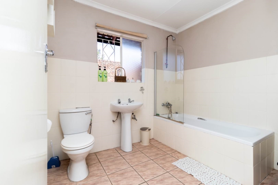 3 Bedroom Property for Sale in Little Falls Gauteng